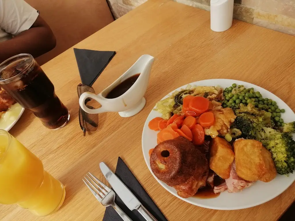 Samuel Hume_The White Hart_Hopton on Sea_review