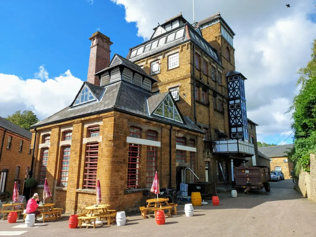 Hook Norton Brewery_Hook Norton_slider_image_3