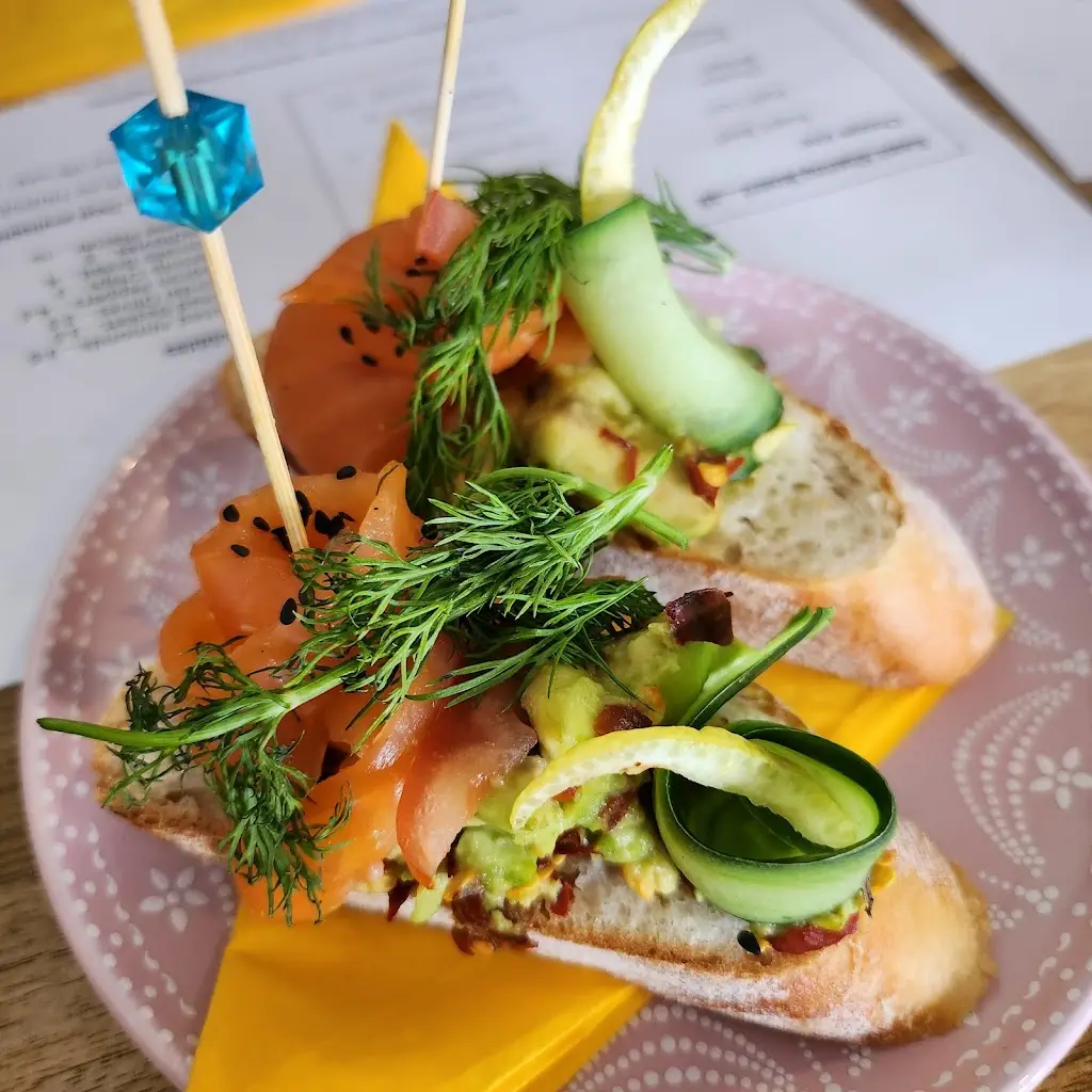 Poco_Hoole_slider_image_3