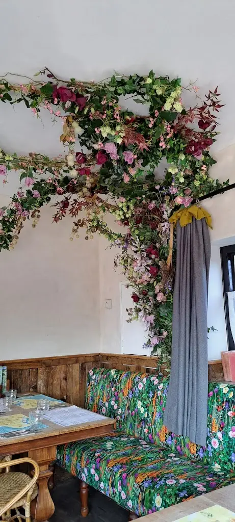 Kay Stobbart_The Gun_Horam_review