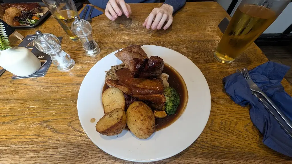 James Young_Horse & Groom_Horam_review