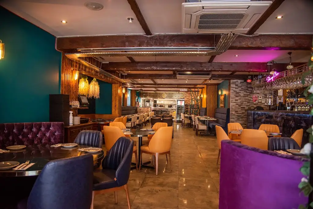 Shiraz Bar & Restaurant restaurant in Horley