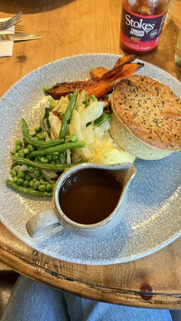 Andrew Mackenzie_Ye Olde Six Bells_Horley_review