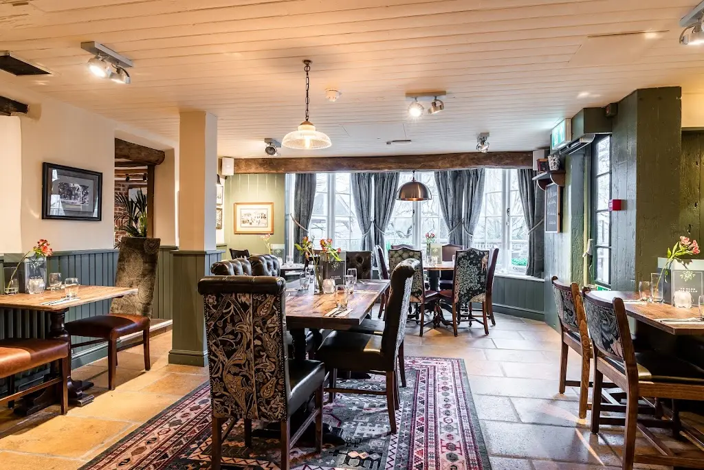 Ye Olde Six Bells_Horley_slider_image_1