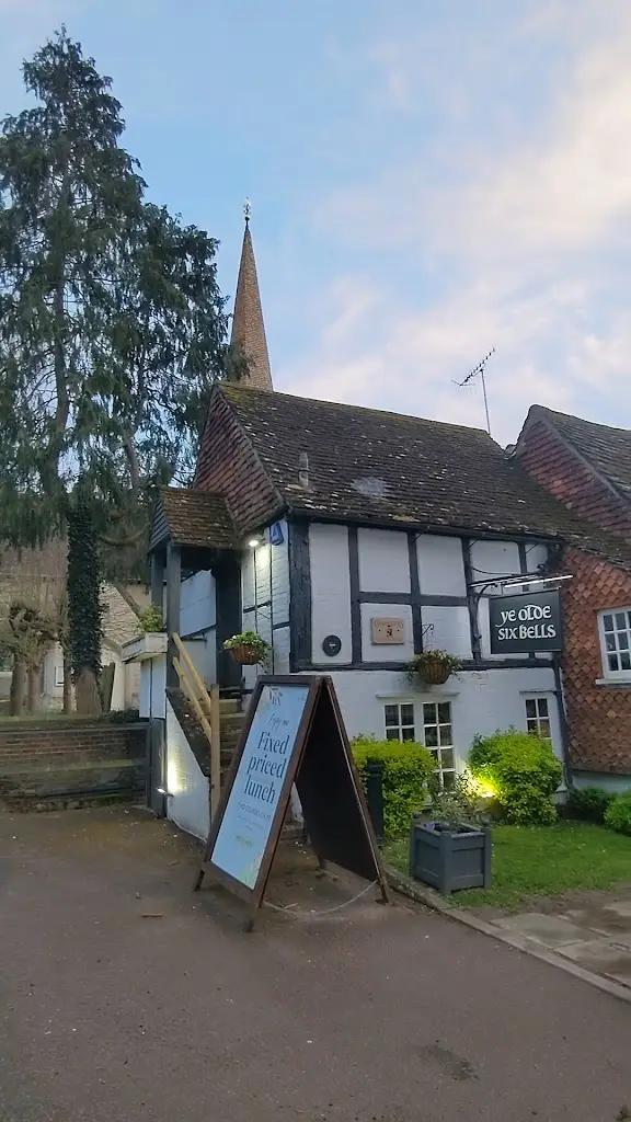 Ye Olde Six Bells_Horley_slider_image_2