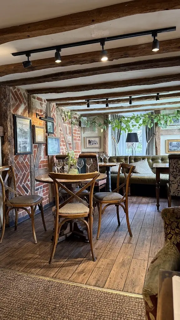 Ye Olde Six Bells_Horley_slider_image_3