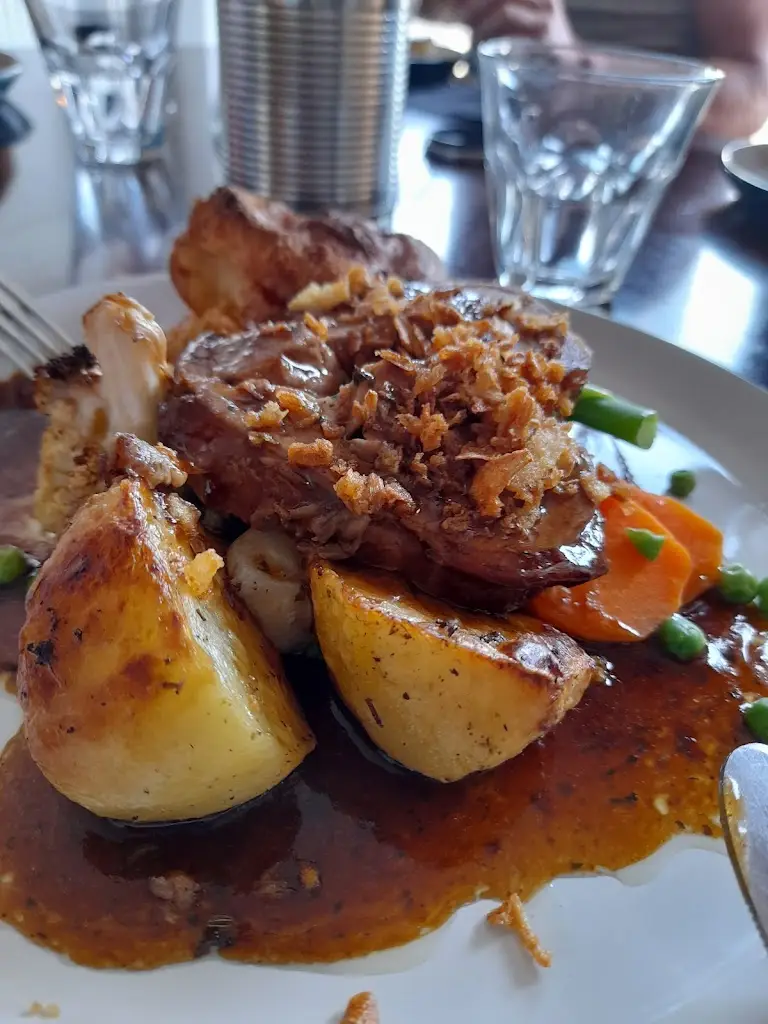 Flavours Bar & Kitchen_Horning_slider_image_3