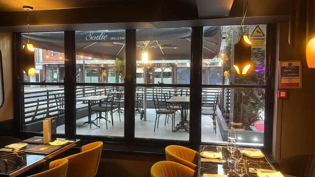 Gürkan Genc_Sortie Grill & Bar_Hornchurch_review