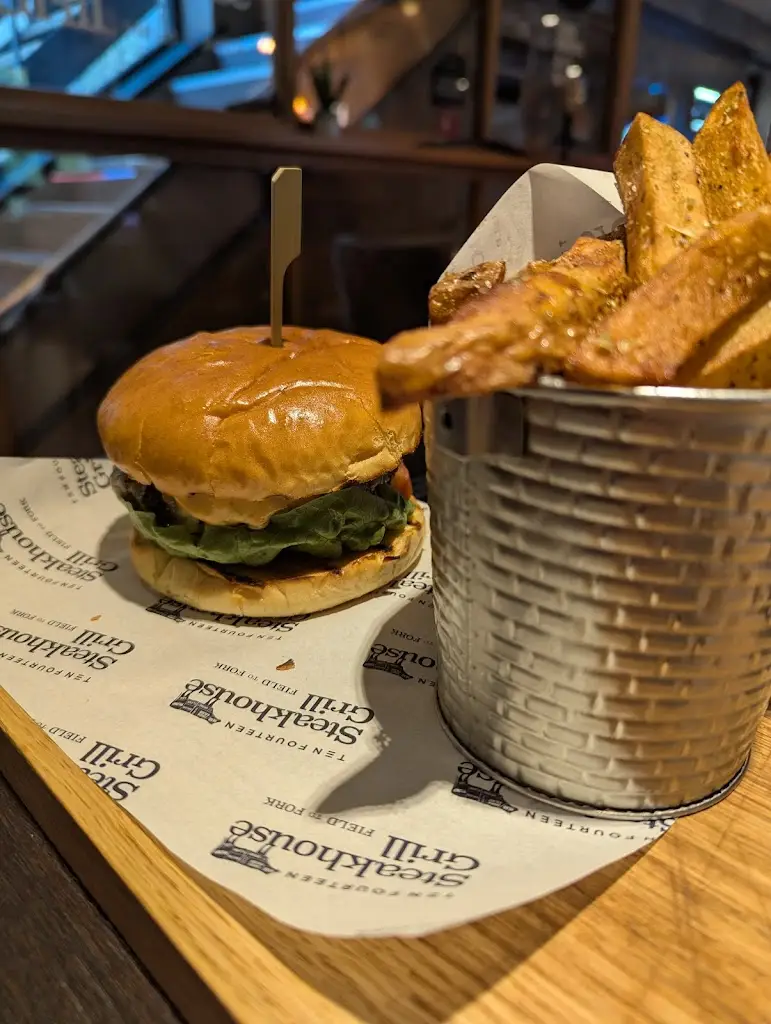 G Saunders_Ten Fourteen_Holmfirth_review