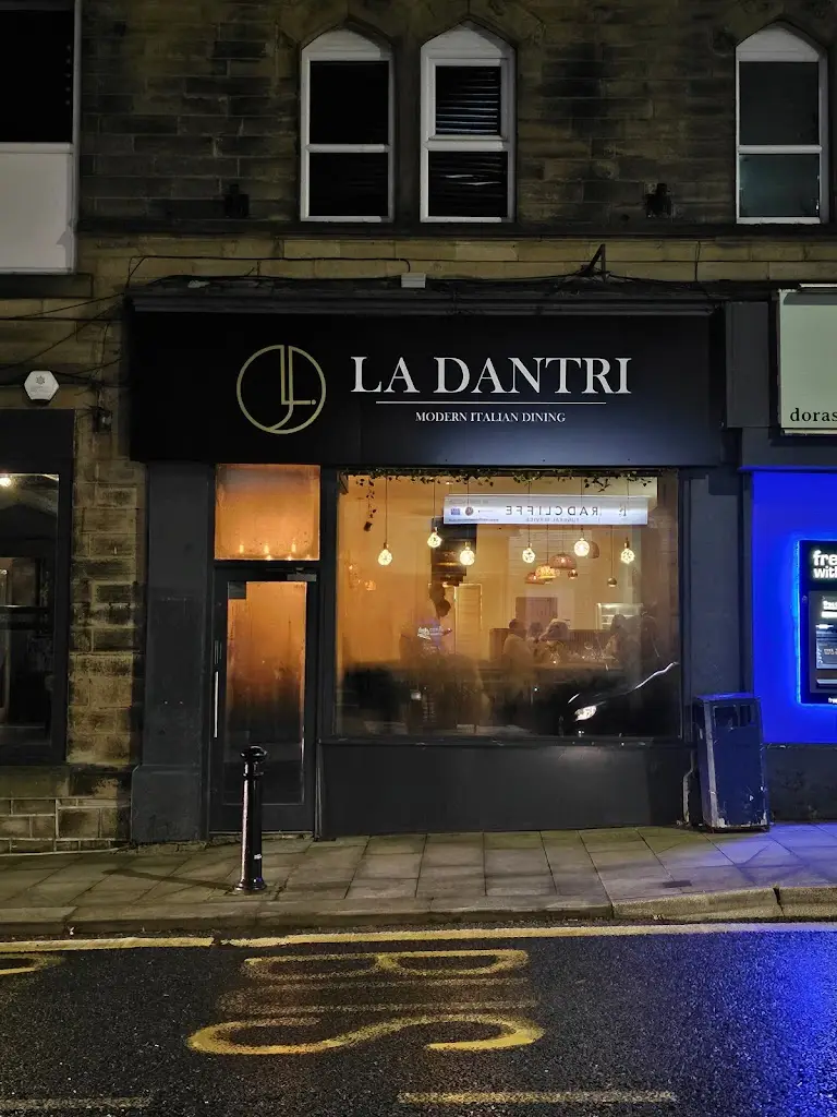 La Dantri | Honley_Holmfirth_slider_image_1