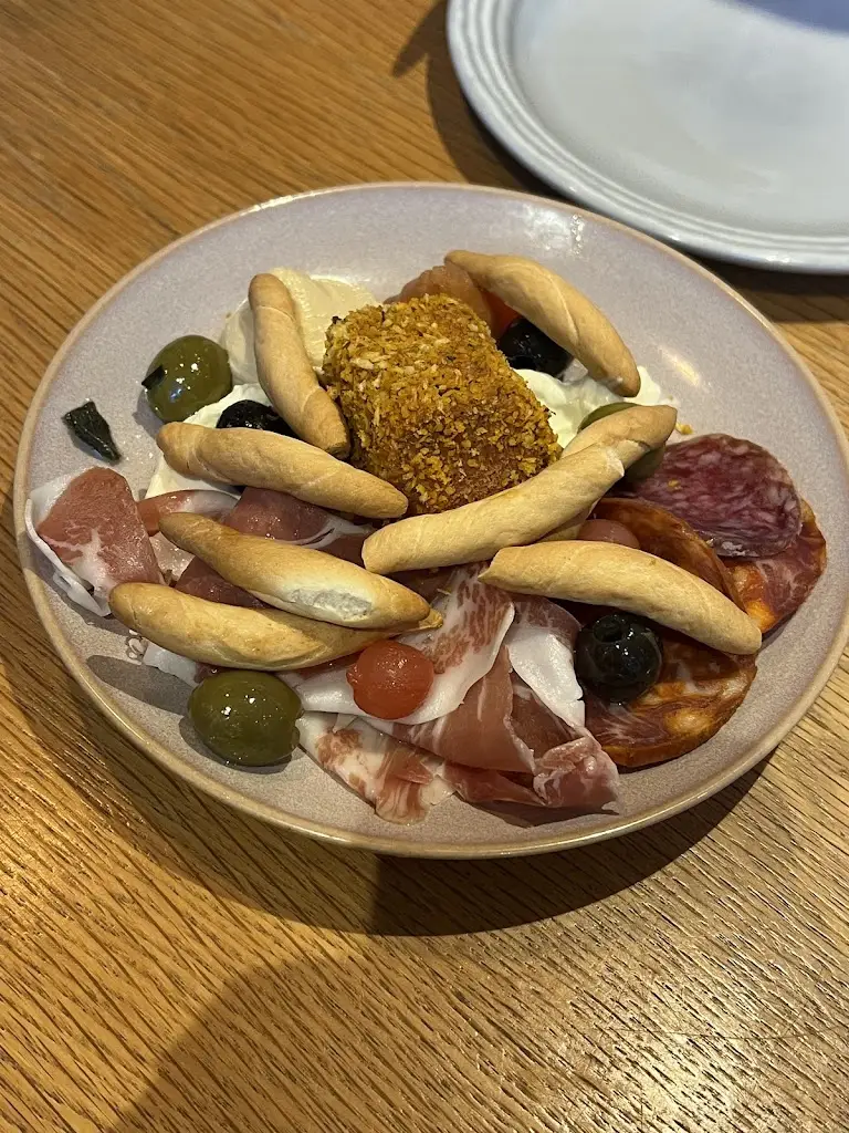 Tayida Nolan_Punch Bar and Tapas_Holmfirth_review