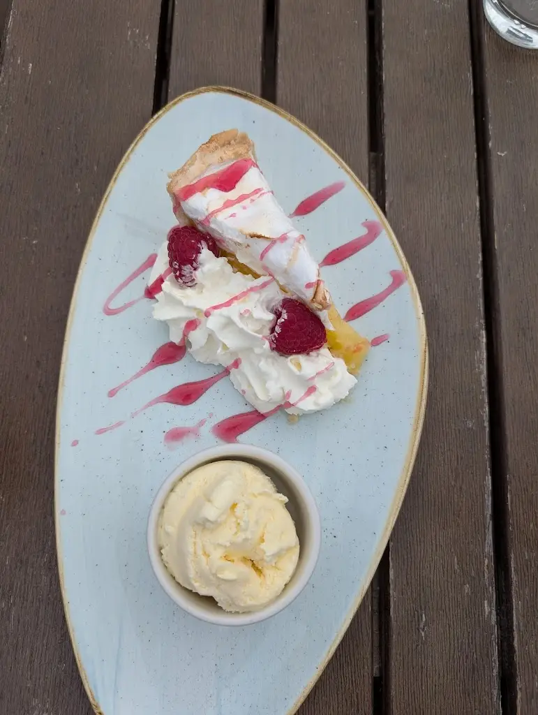 John Wilson_The Beer Garden_Bamburgh_recensione