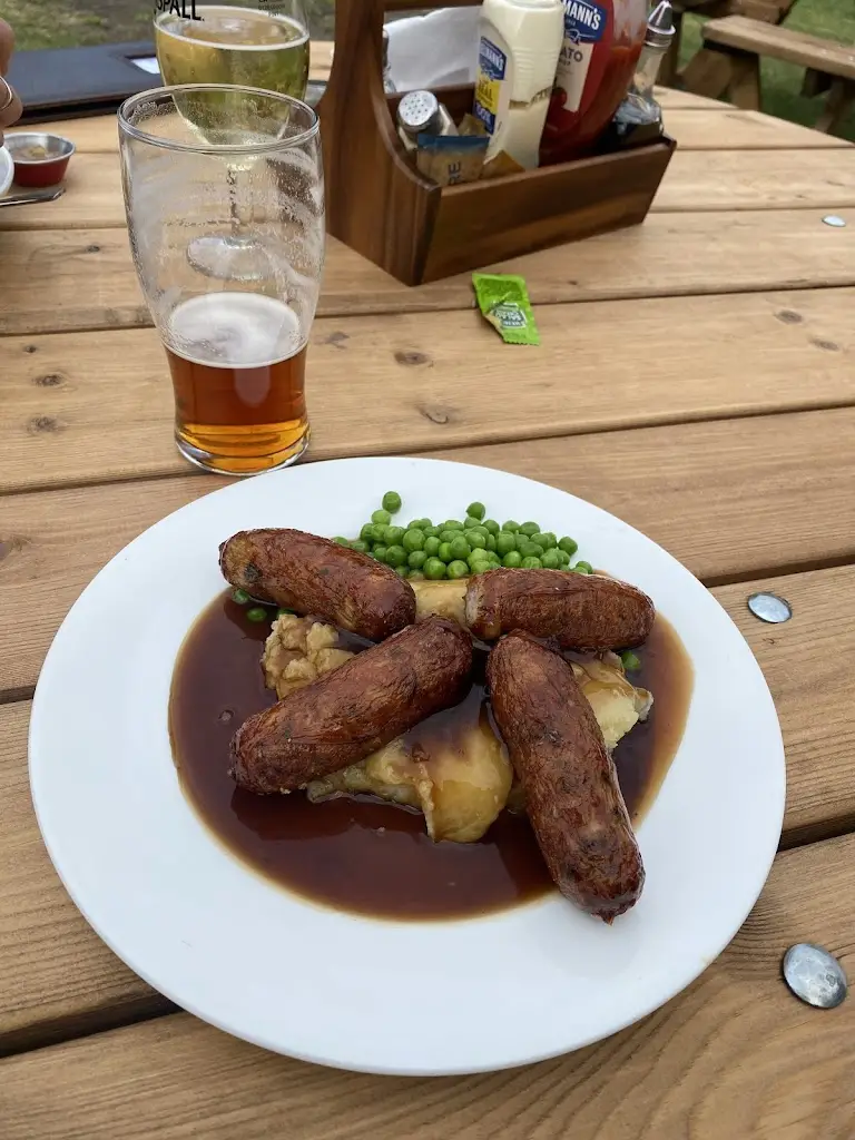 paul koltronis_The Beer Garden_Bamburgh_recensione