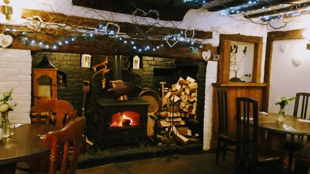 The Gun & Spitroast Inn_Horsmonden_slider_image_1