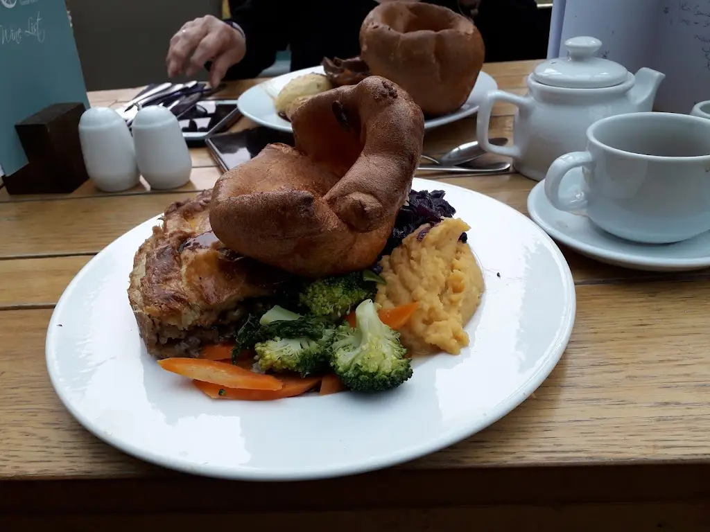 Menu_The Fighting Cocks_Horton Kirby_image_5