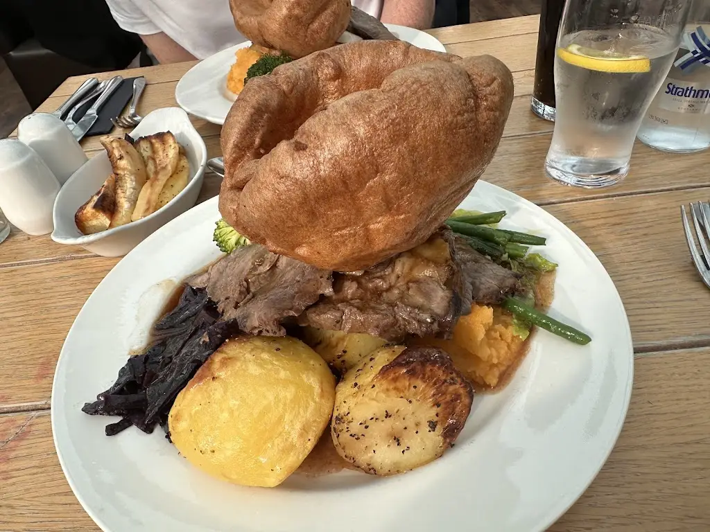 The Fighting Cocks_Horton Kirby_slider_image_3