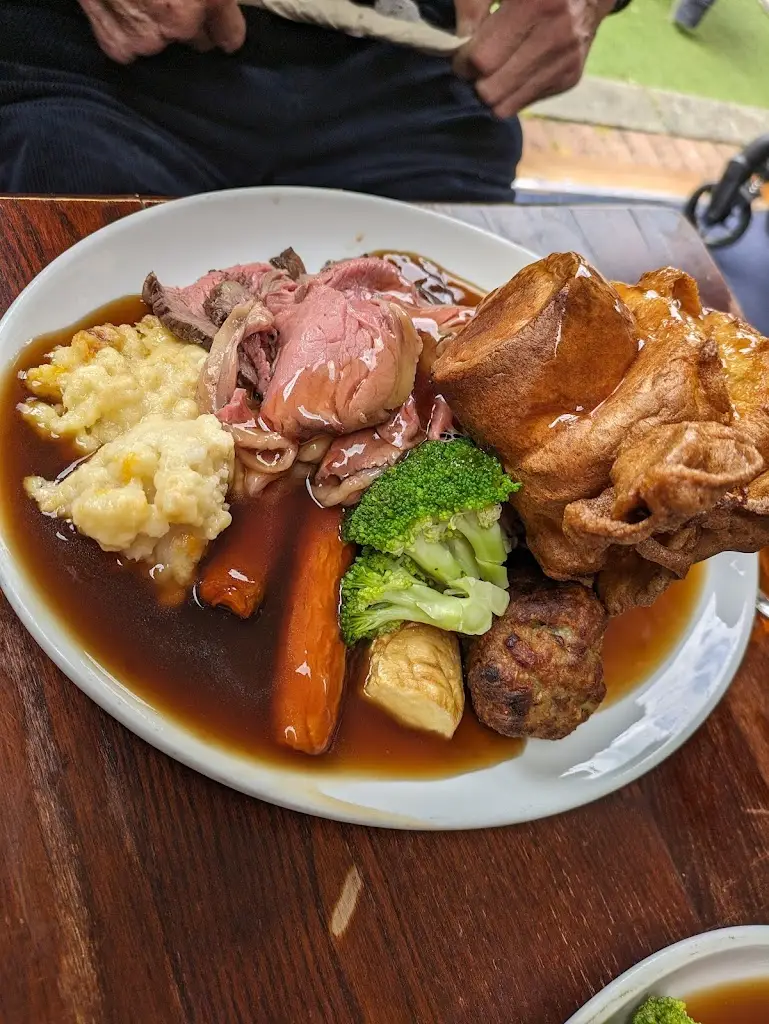 Iwan Davies_The Bull_Horton Kirby_review