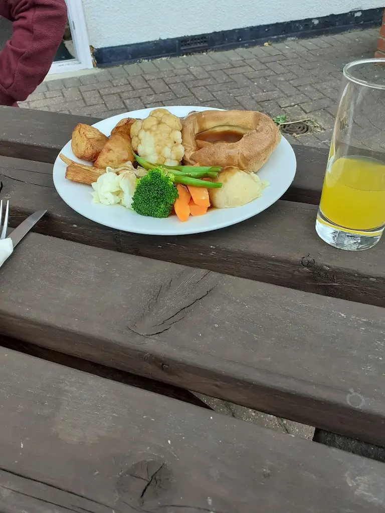 stephanie turton_Swiss Cottage Restaurant & Lounge Bar_Hornsea_review