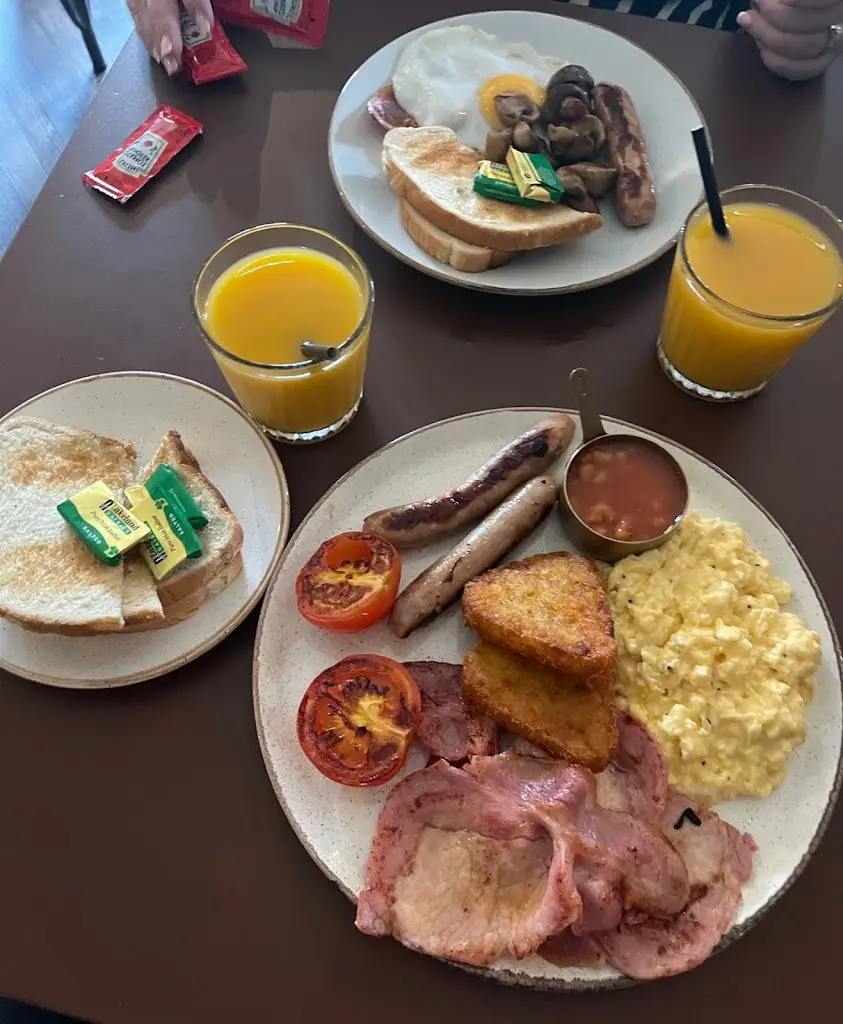 Josh Harper_The Green Owl_Hornsea_review