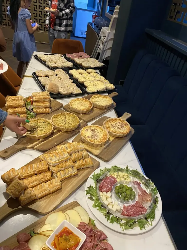 tracy francis_The Lounge_Hornsea_review