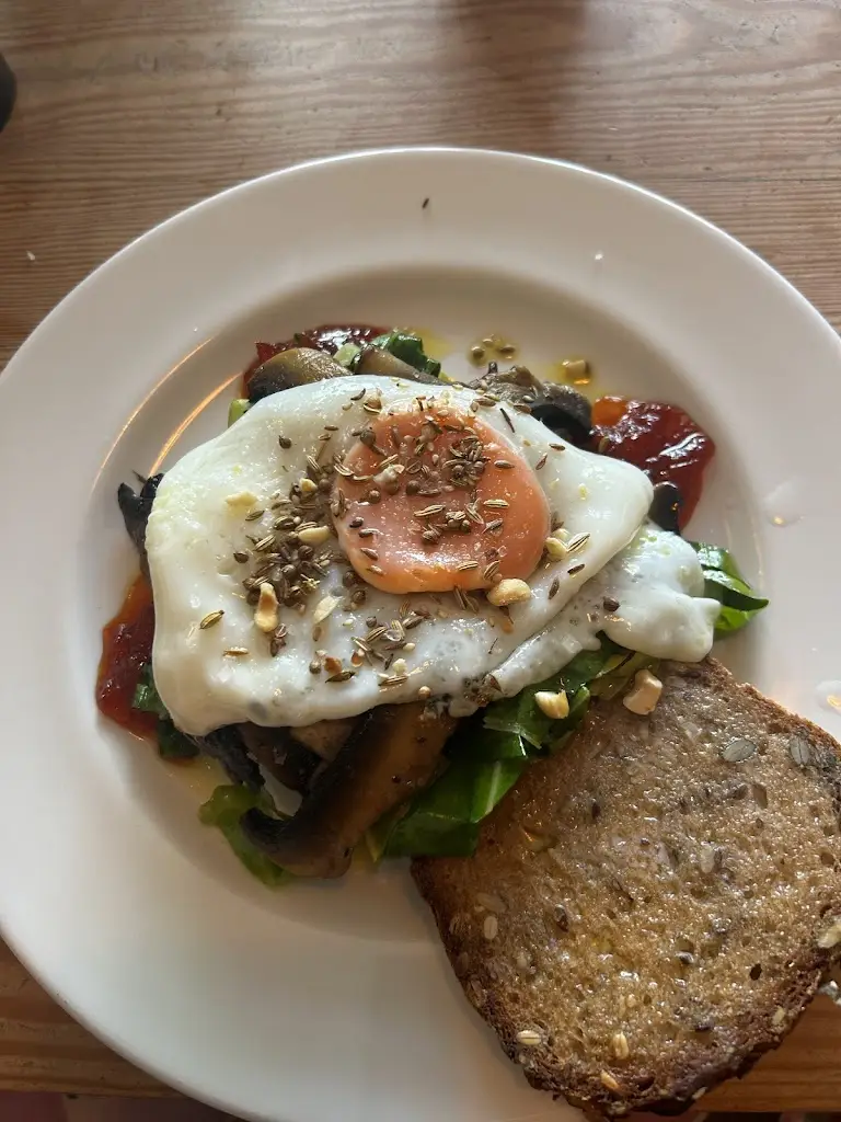 Naomi Elias_Bridge House_Bampton_review