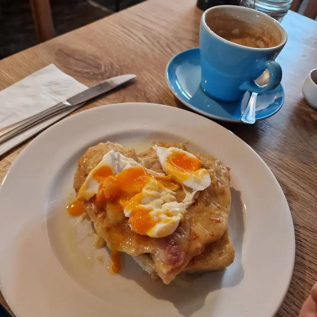 Will Haycock_Bridge House_Bampton_review