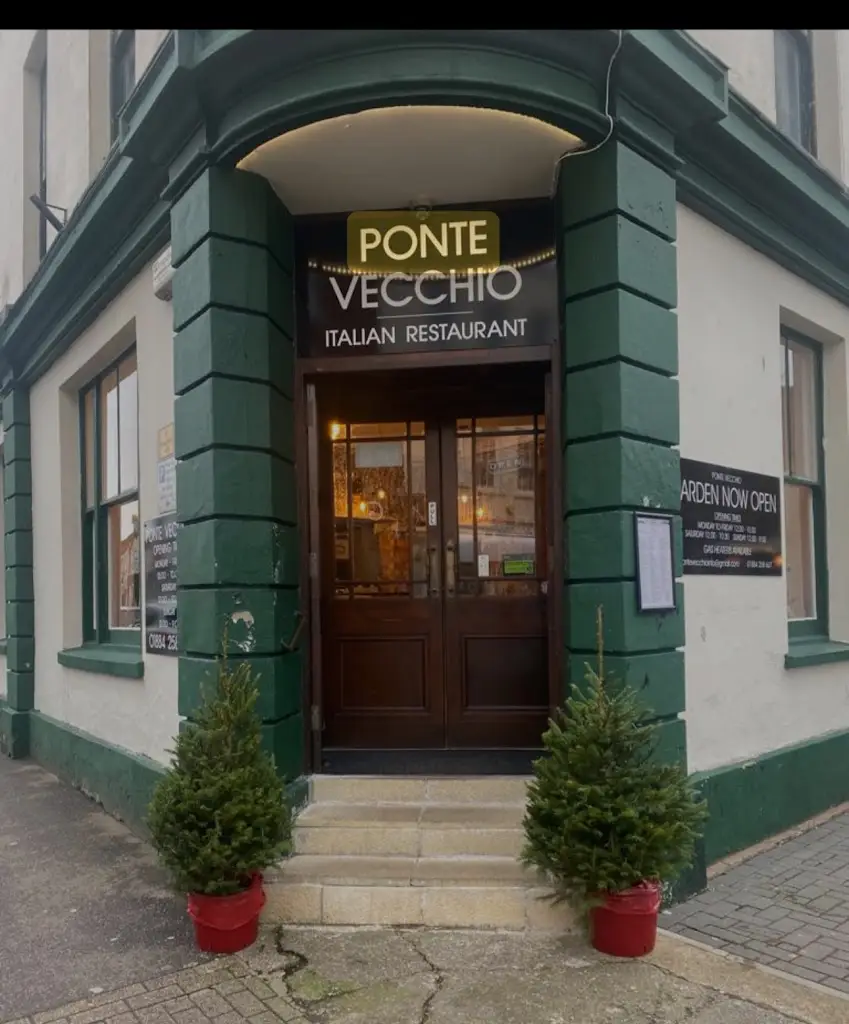 Ponte Vecchio restaurant in Bampton