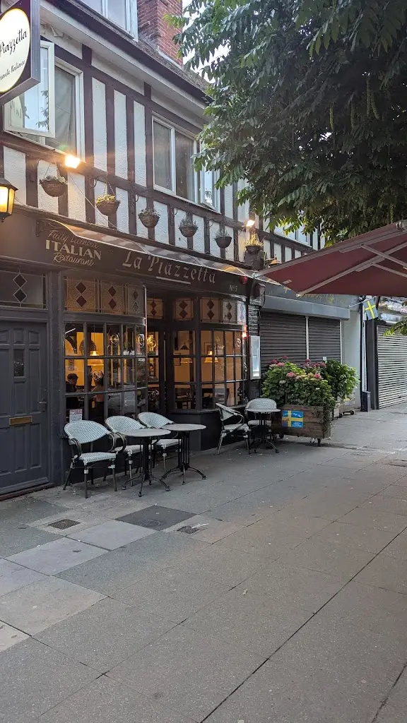 Daren R_La Piazzetta_Horsham_review