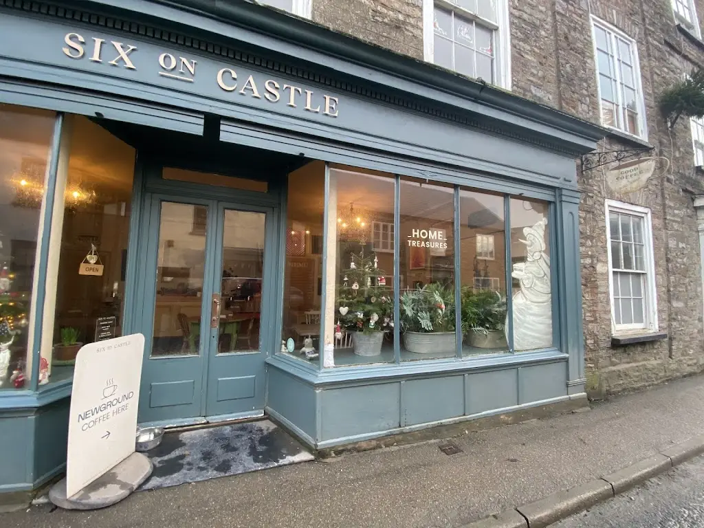 Six on Castle Artisan Coffee Shop & Boutique Stays restaurant in Bampton