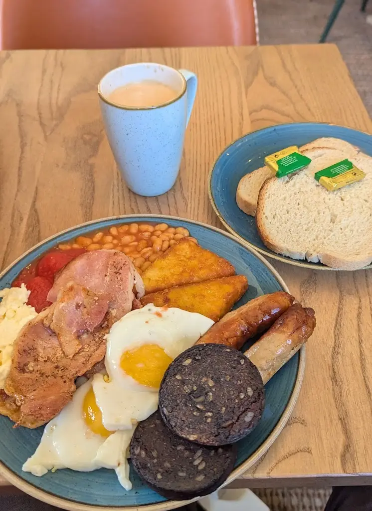 Neil_Farmhouse Kitchen, Silkwood Park_Horbury_review