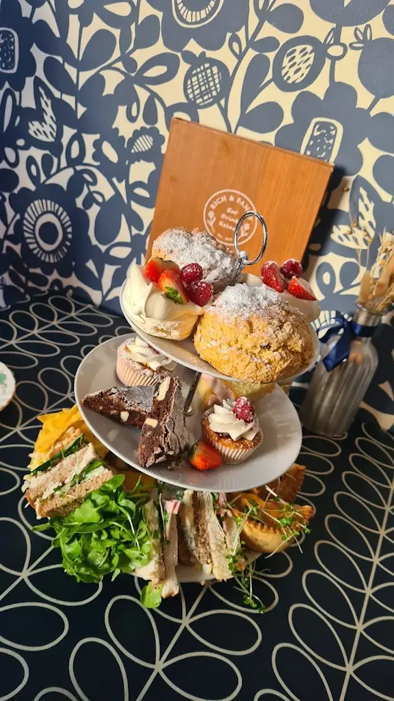 Jo G_Rich and Fancy_Horbury_review