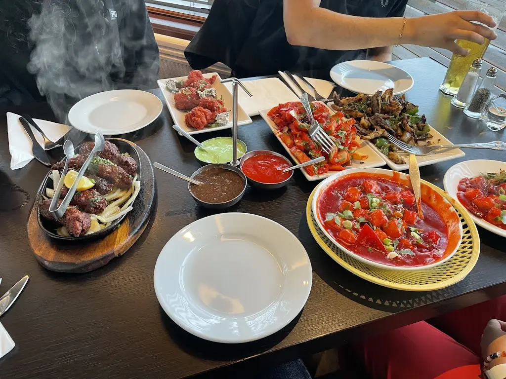 Darshan Khakhar_The Rose & Crown Pub and Houghton Curry House_Houghton on the Hill_review