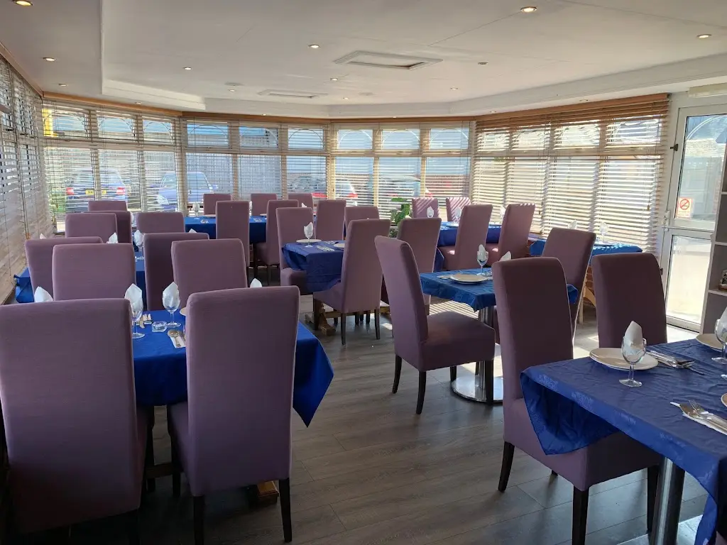 The Rose & Crown Pub and Houghton Curry House restaurant in Houghton on the Hill