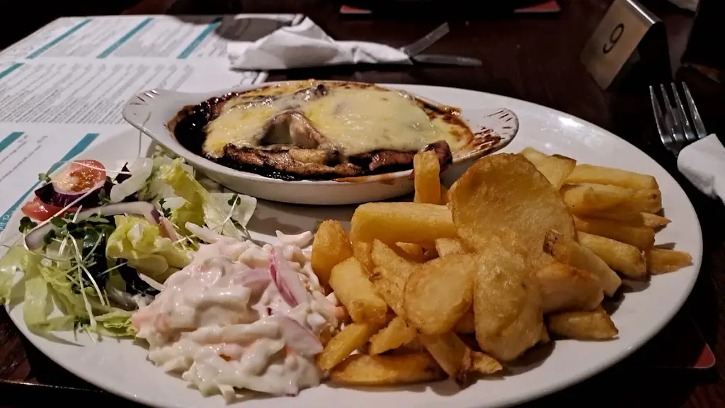 Tracey Moxon_The Countryman_Humberston_review