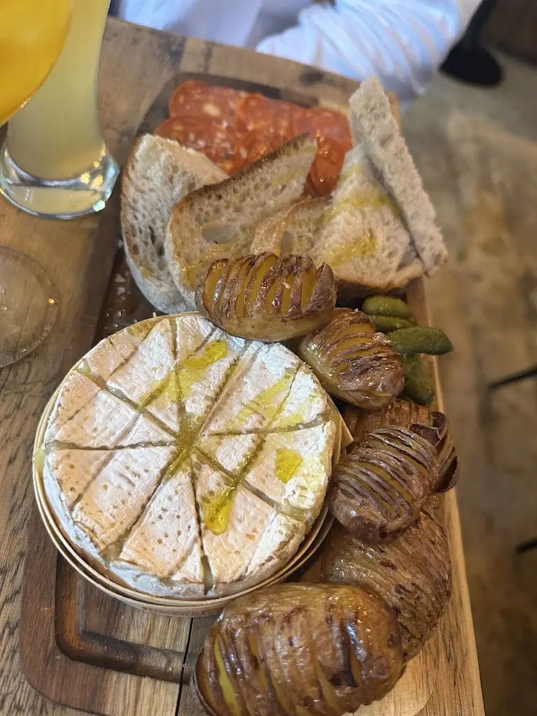 Alex Waite_Forde_Horsforth_review