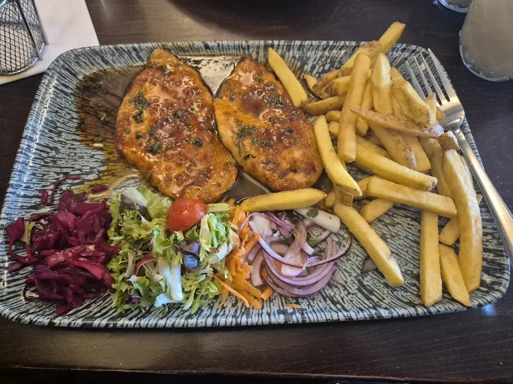 Caroline Bryan_Vaadi Mediterranean Restaurant_Hucknall_review