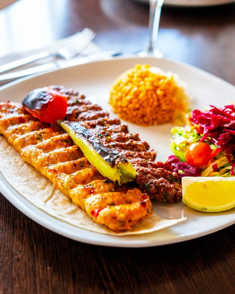 Vaadi Mediterranean Restaurant_Hucknall_slider_image_2