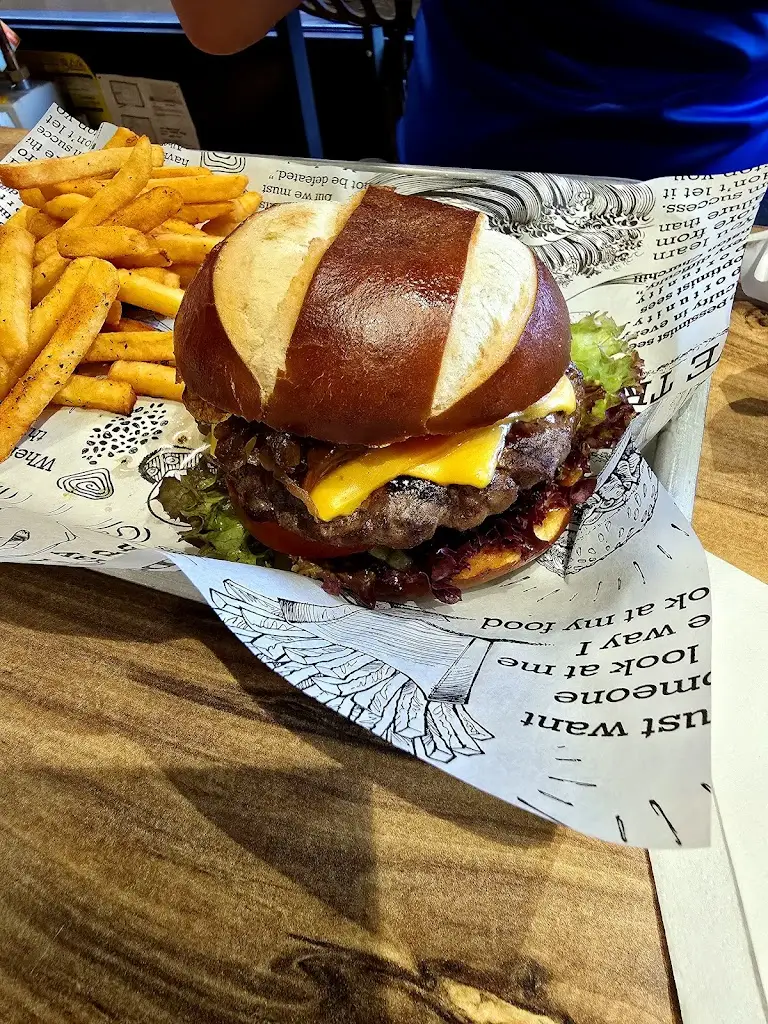 Christian Darabant_Ohannes Burger Hucknall_Hucknall_recensione