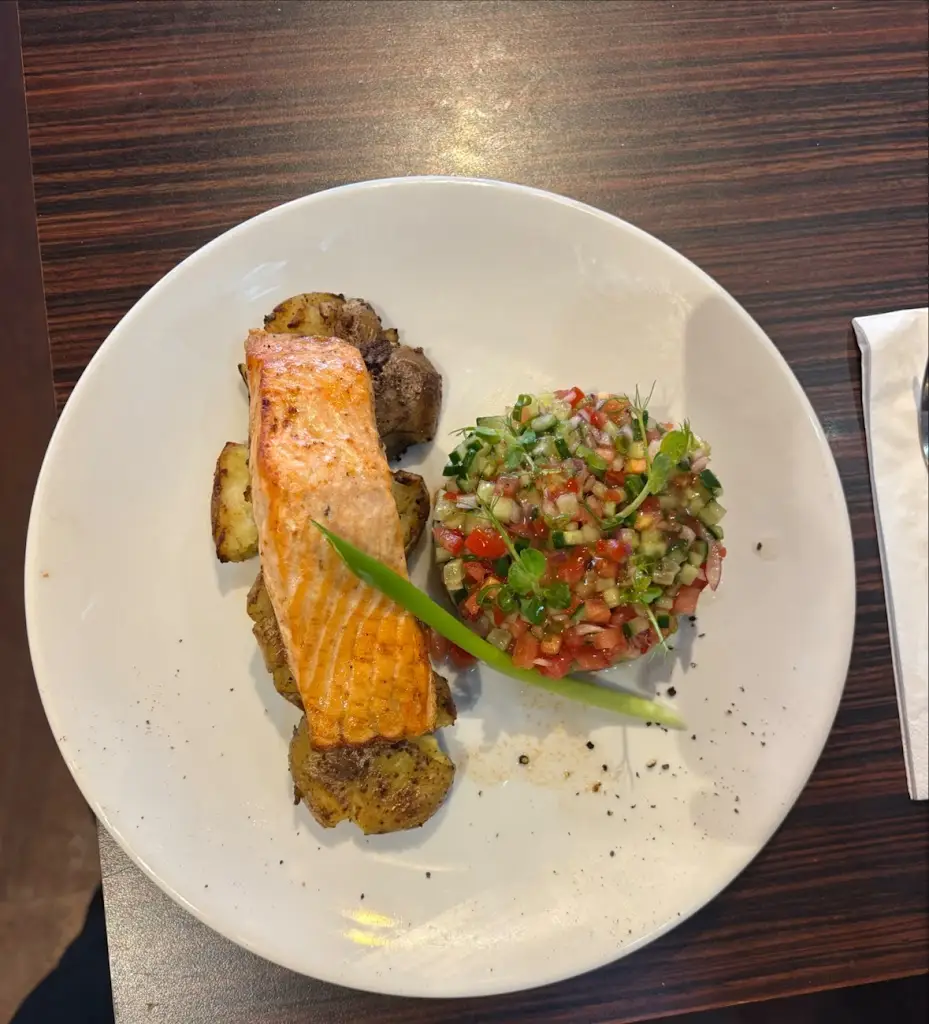 Leo_La Piazza_Hove_review