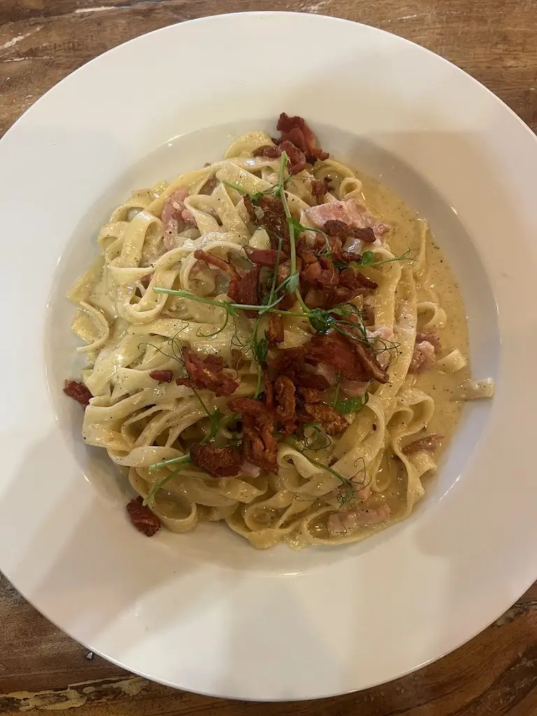 Mohammed Sadeq_La Piazza_Hove_review