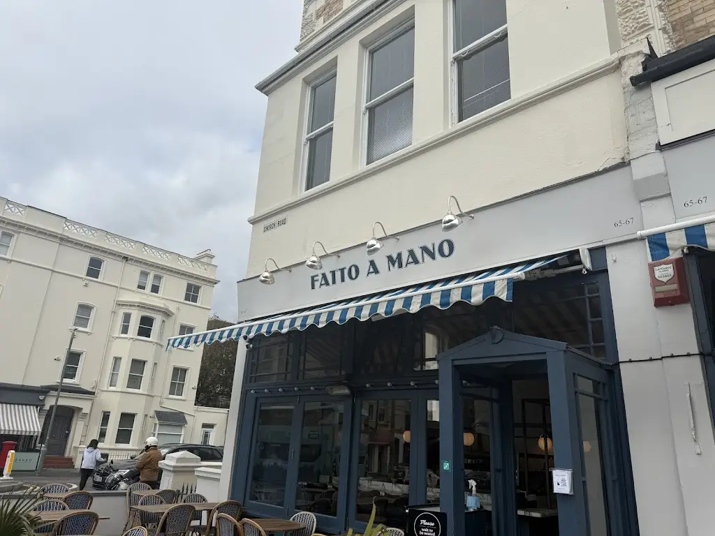 Fatto a Mano Hove_Hove_slider_image_1