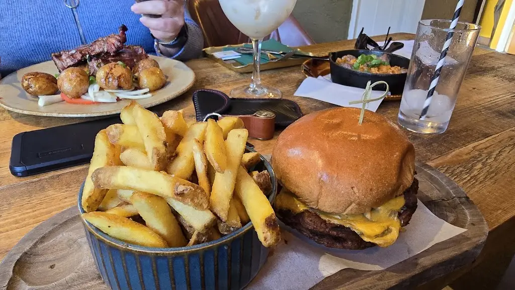 Safari Braai Shack_Husborne Crawley_slider_image_2