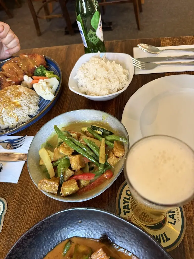 Frances Almeida-Davis_The Jolly Farmer_Hurst_review