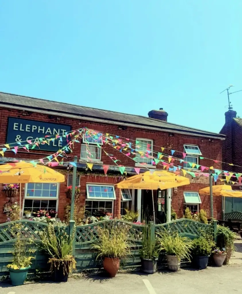 Elephant & Castle restaurant in Hurst