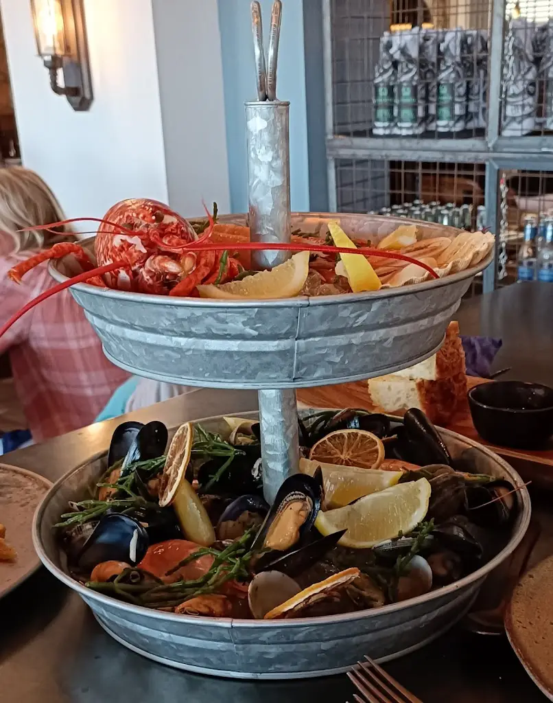 Arden Lugg_On The Quay_Hugh Town_review