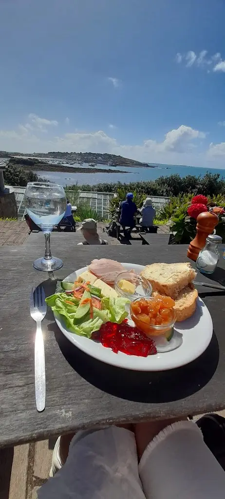 Teresa Ballinger_Juliet's Garden_Hugh Town_recensione