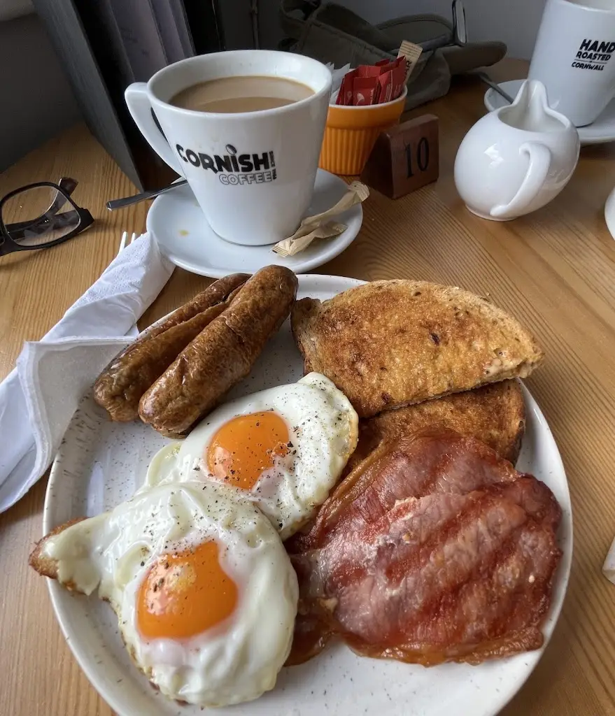 Nicola James_Hugh Street Cafe_Hugh Town_review