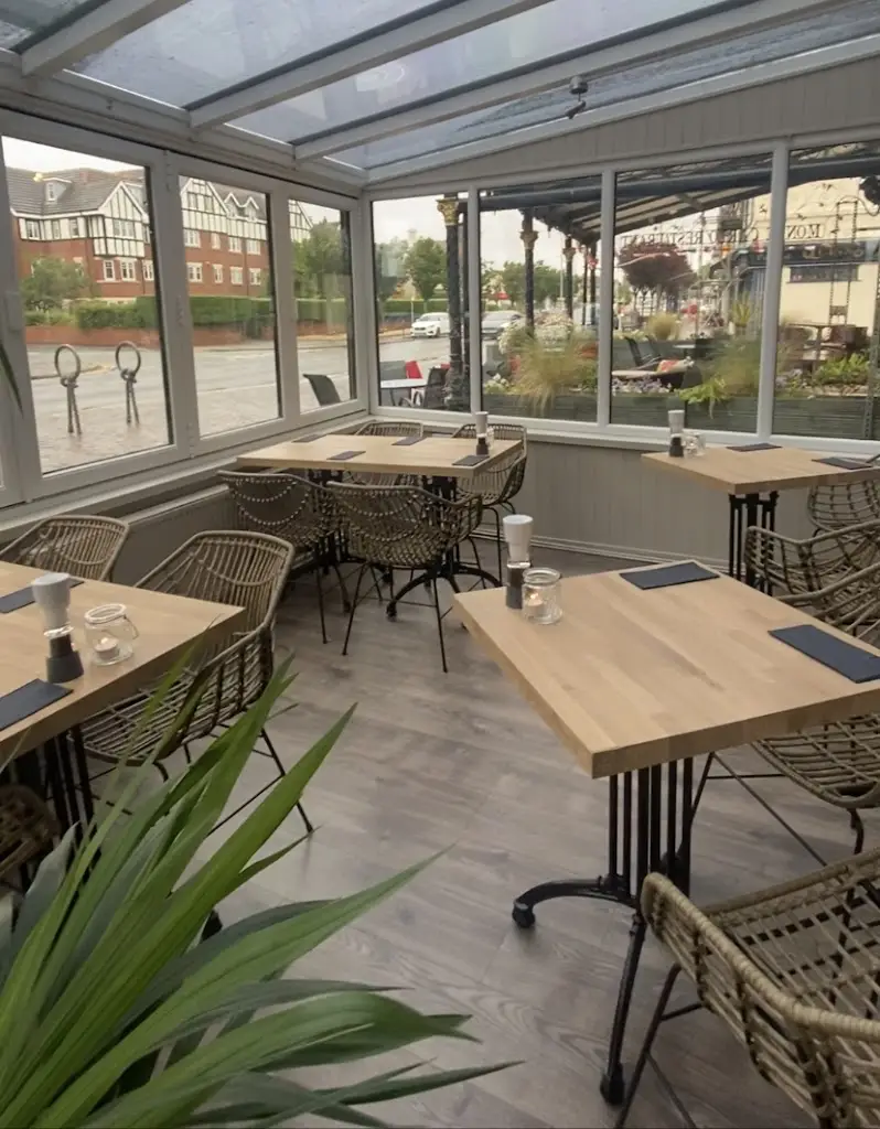 tasting bar & kitchen_Hoylake_slider_image_3