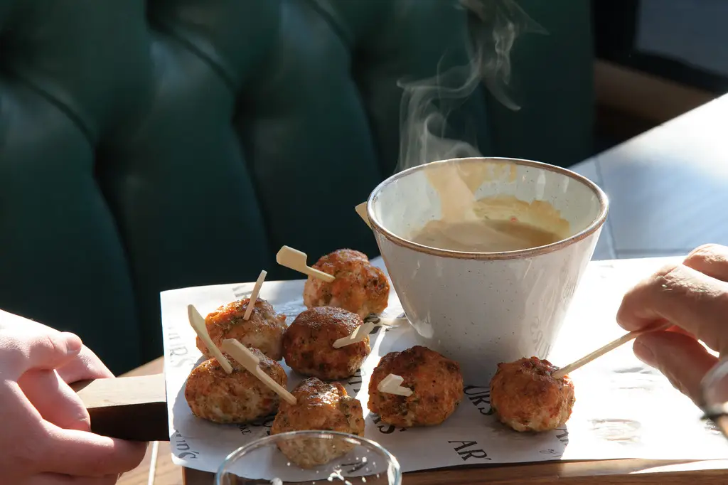 Arthurs Wine Bar & Eatery Hoylake_Hoylake_slider_image_2