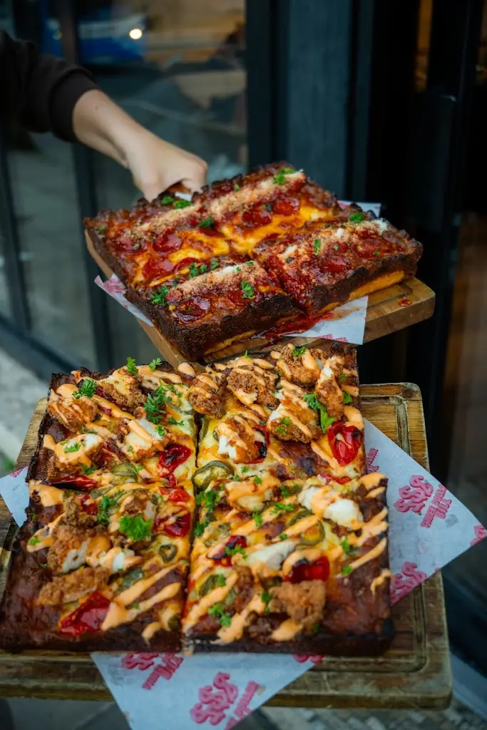 Three Dollar Bill Hoylake_Hoylake_slider_image_3